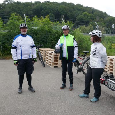 001 Begrüssung und Streckeninfo durch Urs. Kurt war unser Gepäckchauffeur